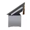 Kép 2/2 - Diploma kalap fehér, arany bojttal díszdoboz