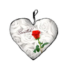 Kép 1/2 - Rózsás fehér szív alakú párna szeretlek felirattal,  37 cm