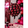 Kép 2/2 - Kiss Me Fólia Lufi 45 cm – Vicces Felnőtt Party Dekoráció