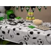 Kép 2/2 - Focis asztalterítő – Focilabda mintás party terítő 137 × 183 cm
