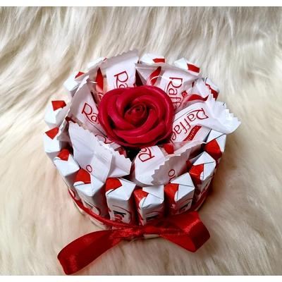 Kinder rózsa box Raffaelóval