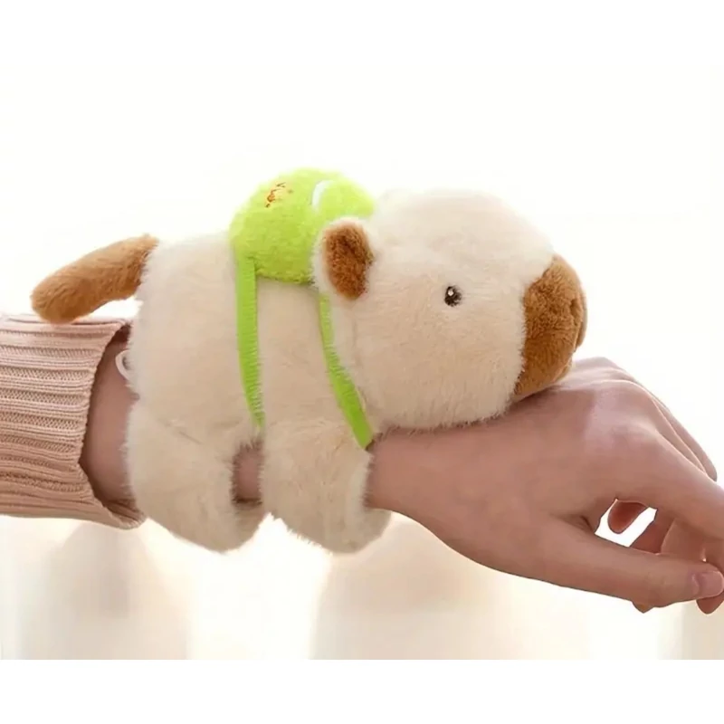 Capybara zsemle színű  plüss csuklóra tehető 